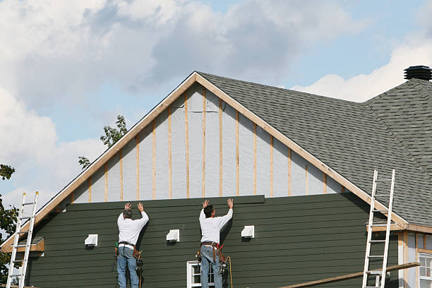 Professional Emergency Siding Repair technician working in Hampstead, NC